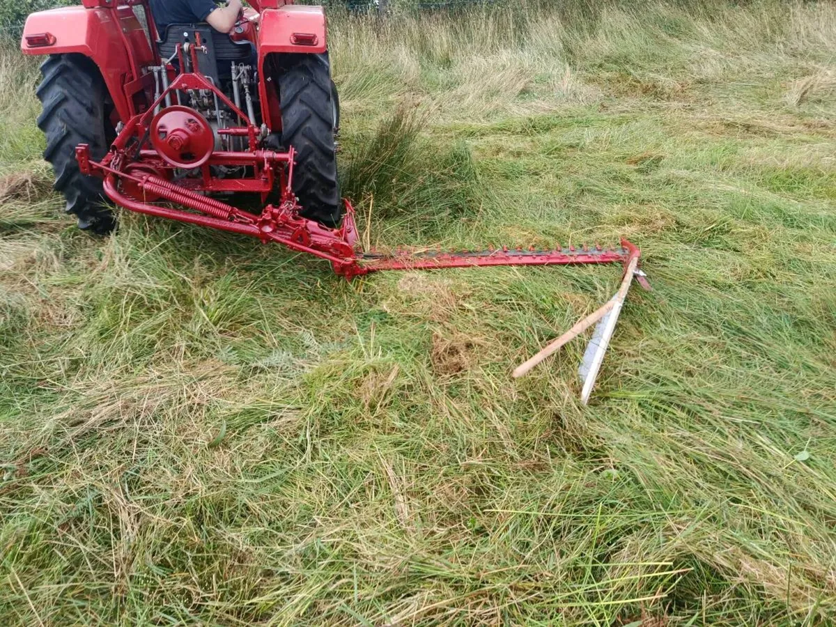 International b23 fingerbar mower - Image 2