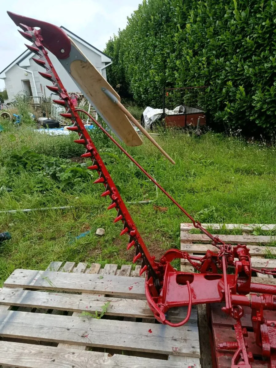 International b23 fingerbar mower - Image 3