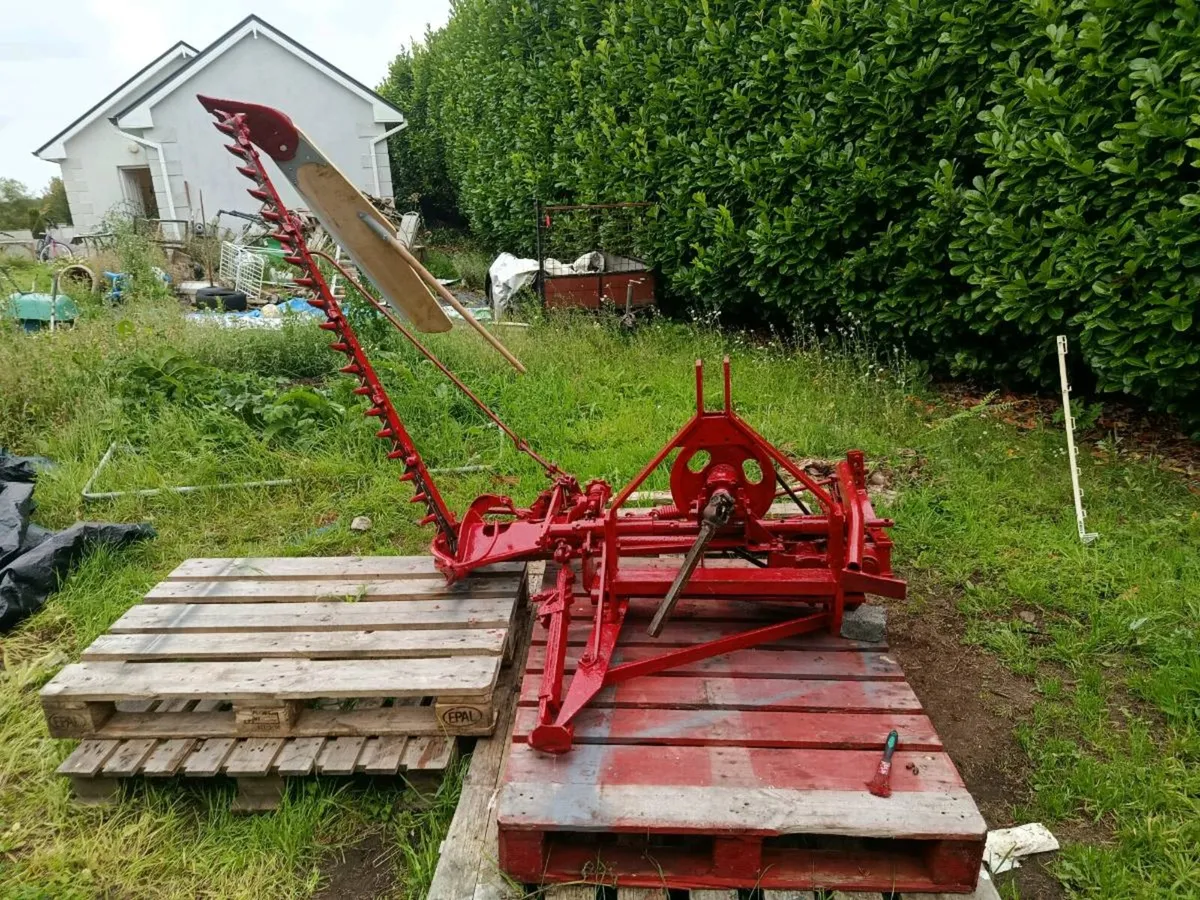 International b23 fingerbar mower - Image 4