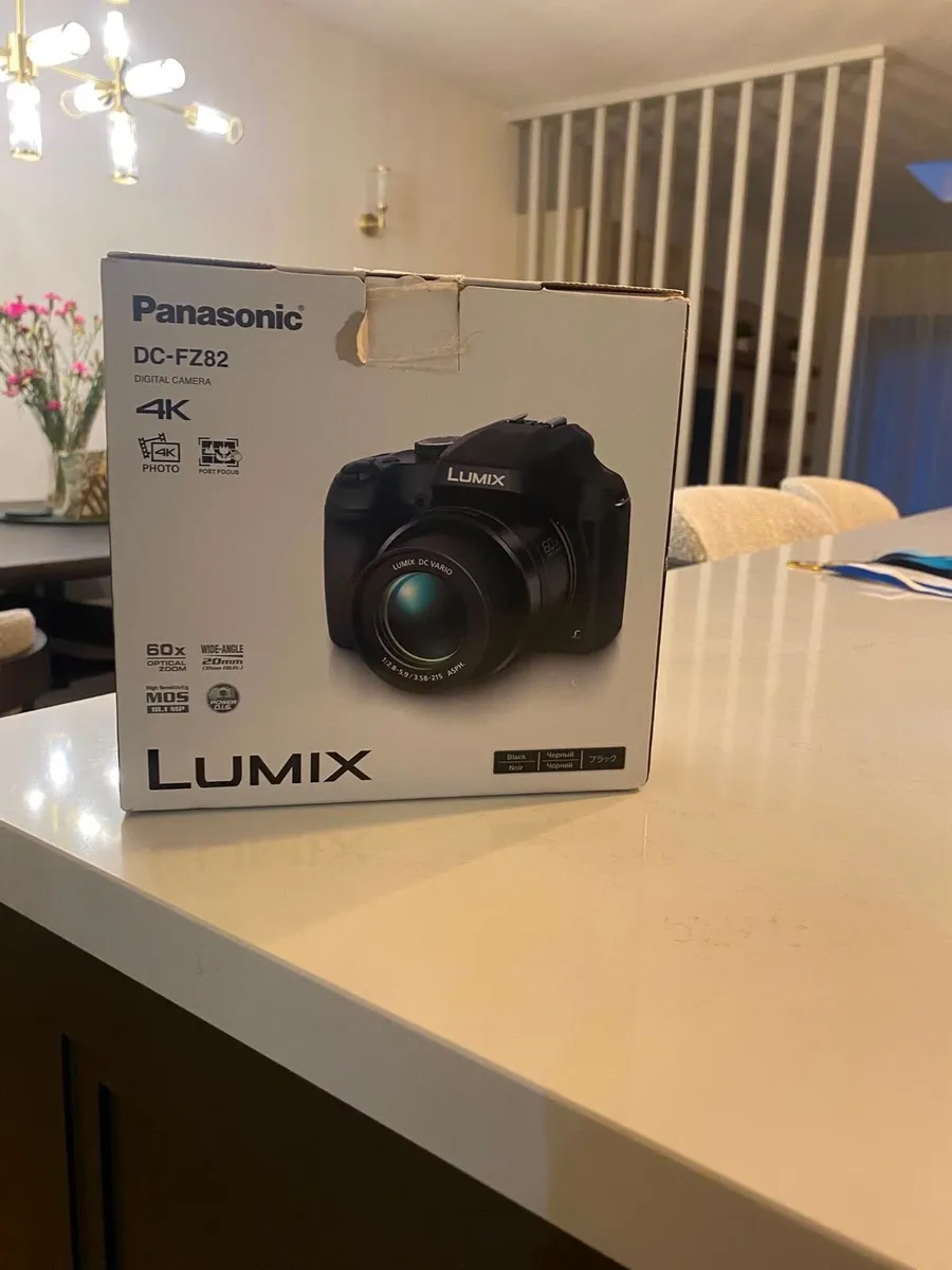 Panasonic DC FZ82 LUMIX camera - Image 1
