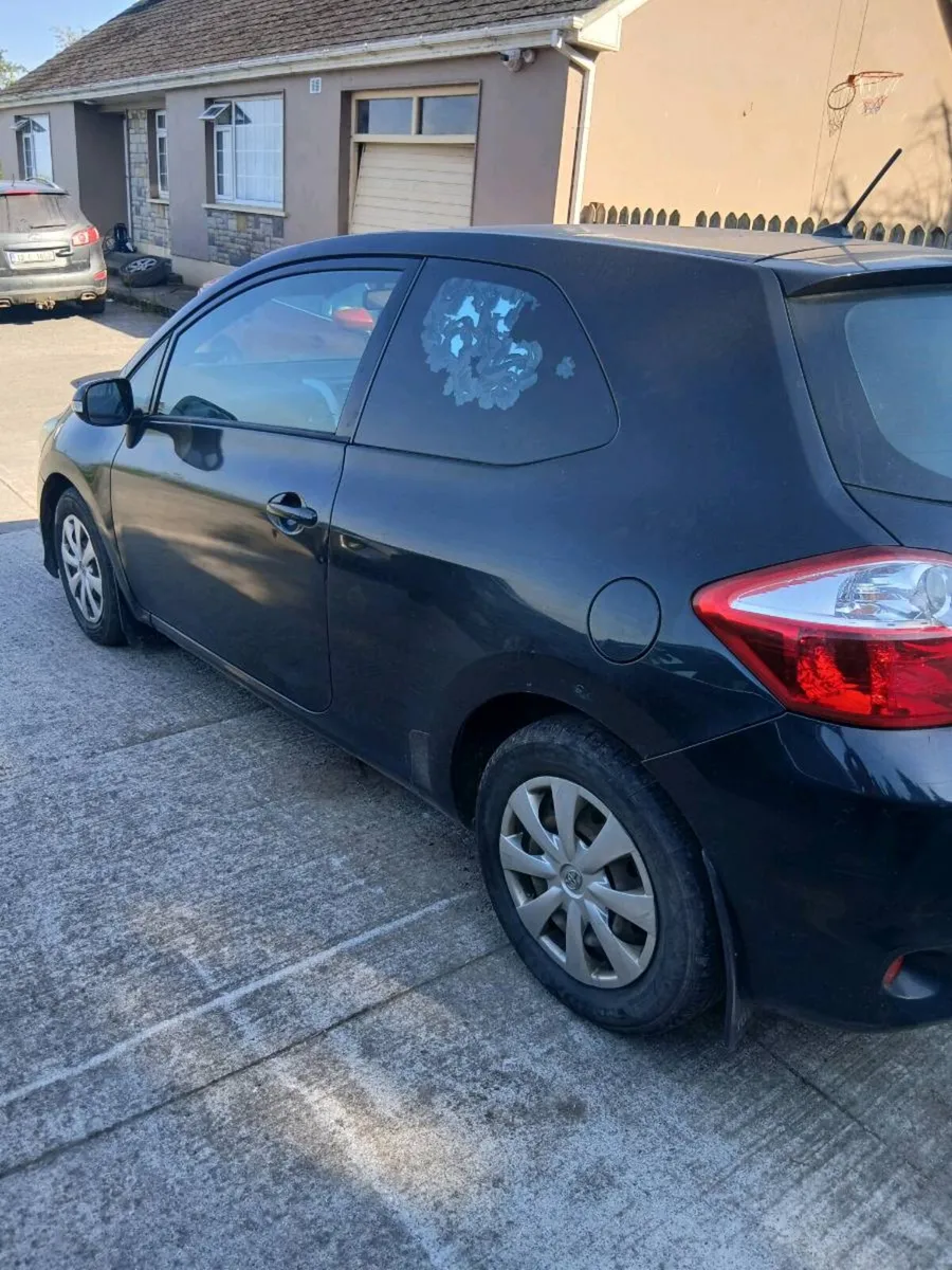 2011 toyota auris van - Image 4
