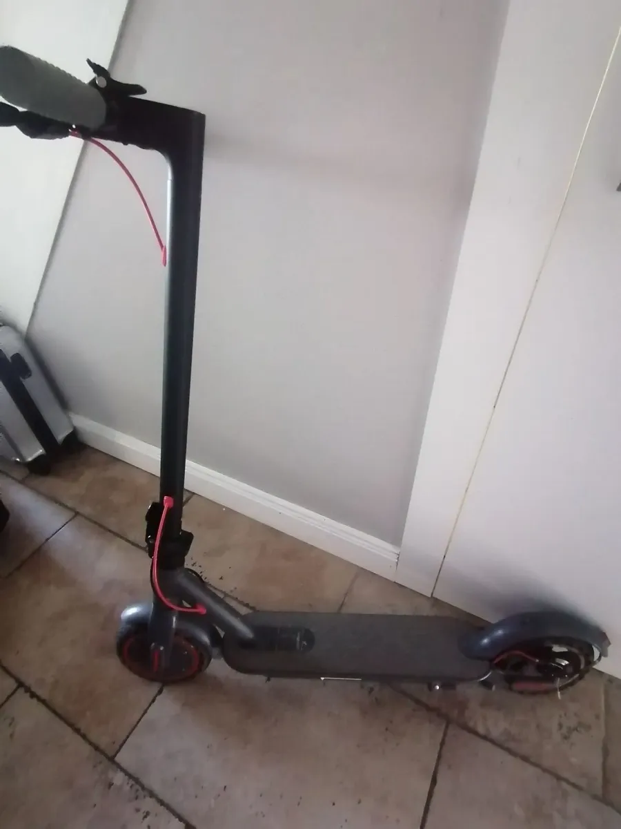 Aovopro es80 350w Electric scooter - Image 3