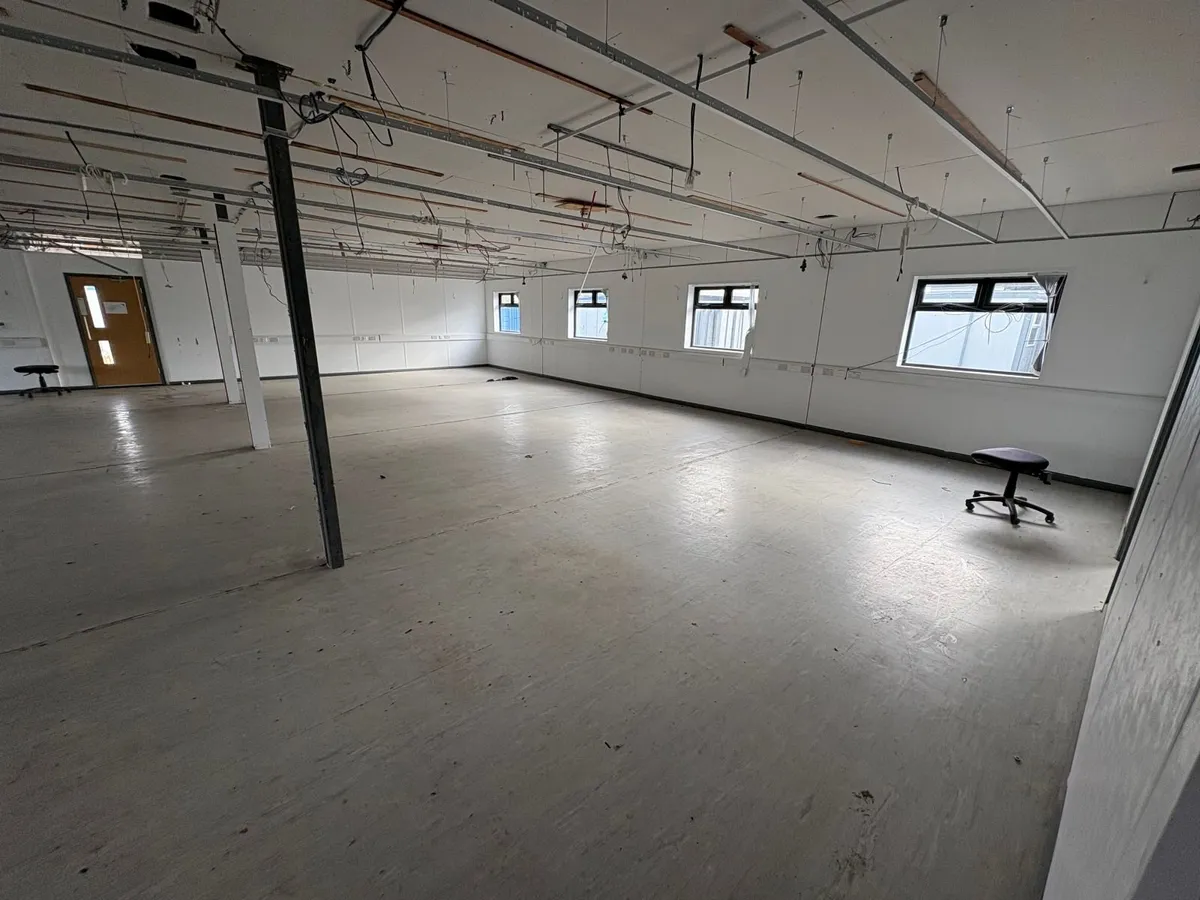 Modular Building 21m x 15m Excellent Condition - Image 4