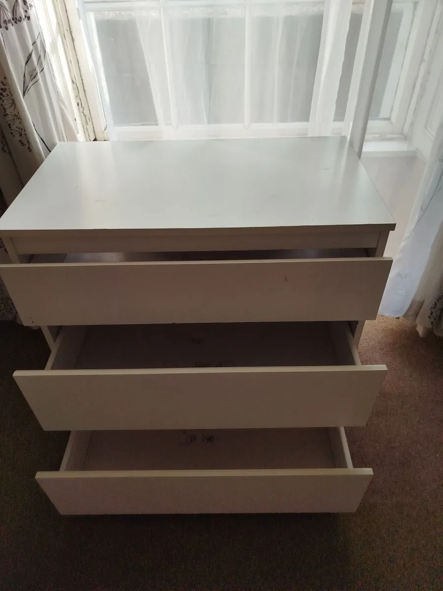 Chest of drawers - Image 1