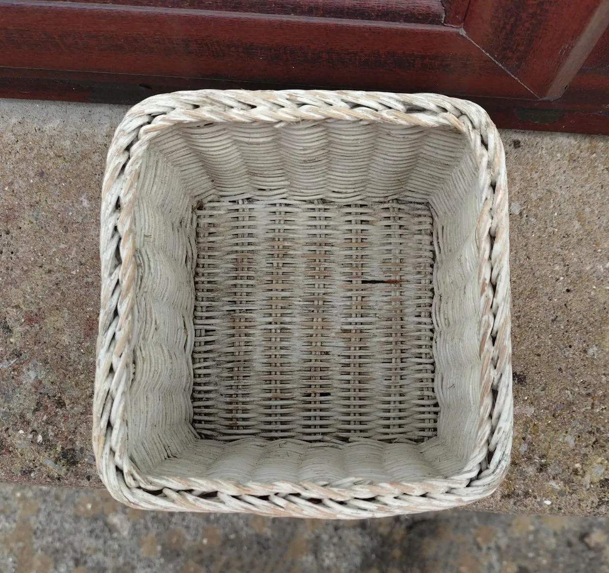 WICKER STYLE SMALL BASKET (USED). - Image 2