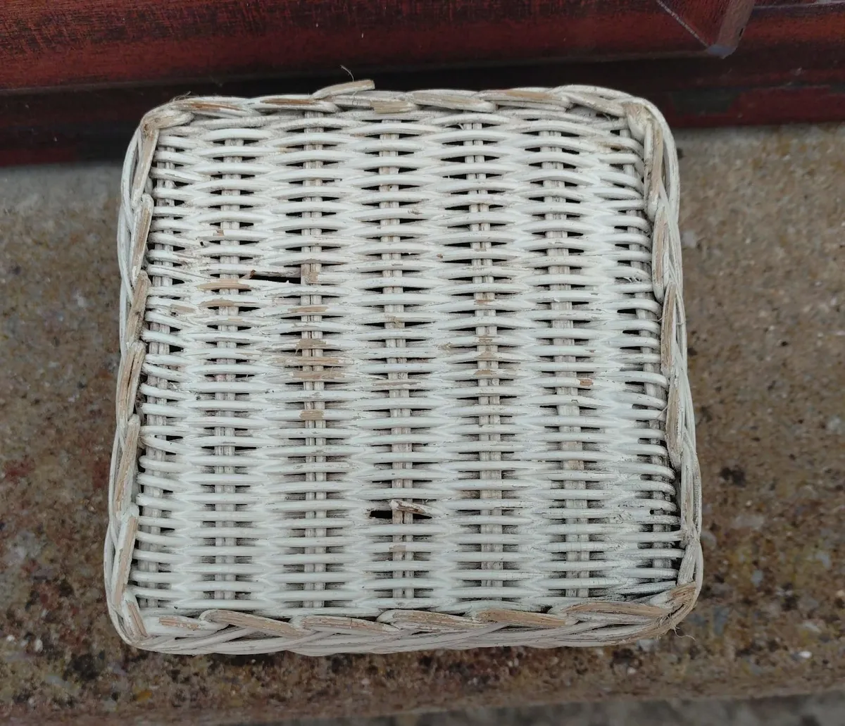WICKER STYLE SMALL BASKET (USED). - Image 3