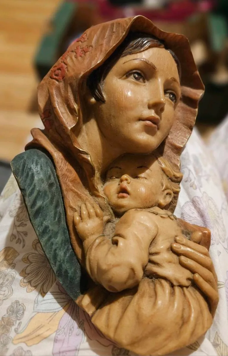 Blessed Virgin Mary Baby Jesus Resin Wall Hanging - Image 1