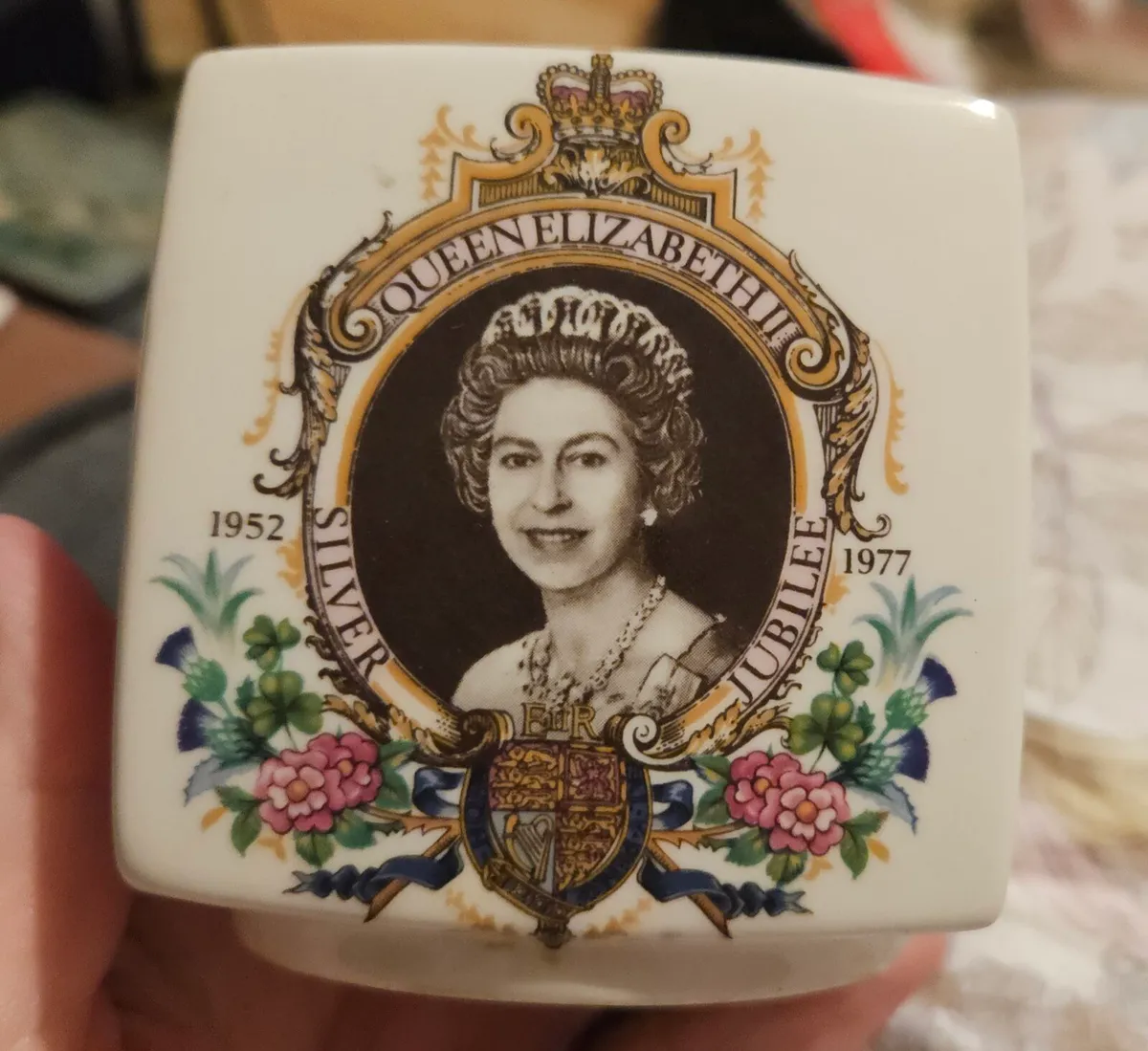 Royal Memorabilia Money Box - Image 1