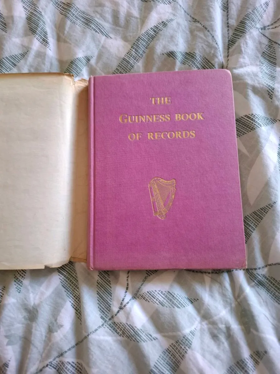 1962 Guinness book of Records - Image 2