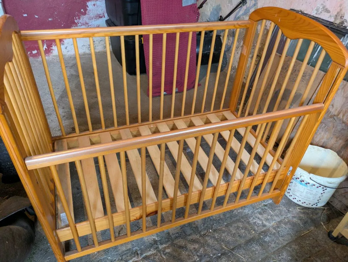 Wooden baby cot - Image 2