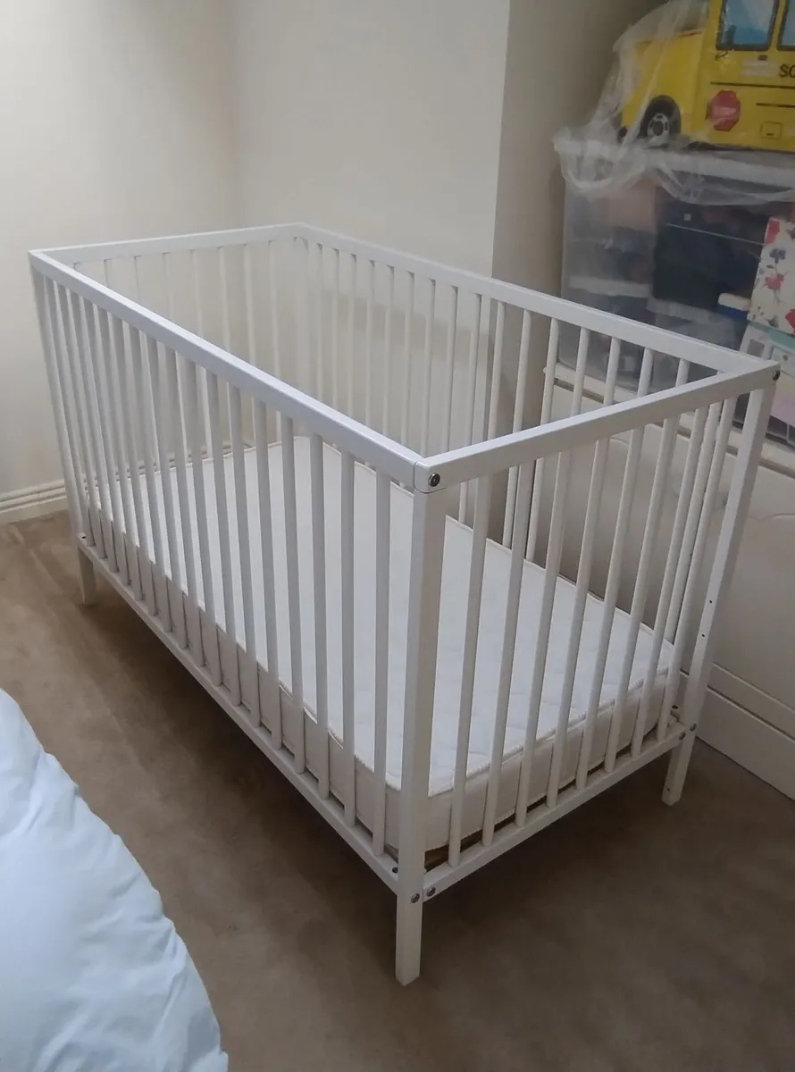 Baby cot - Image 1