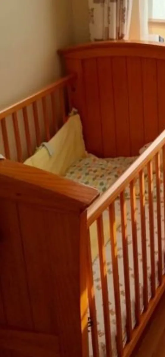 Cot bed - Image 1