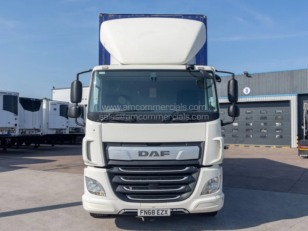 2018 DAF CF 320 CURTAINSIDER - Image 2
