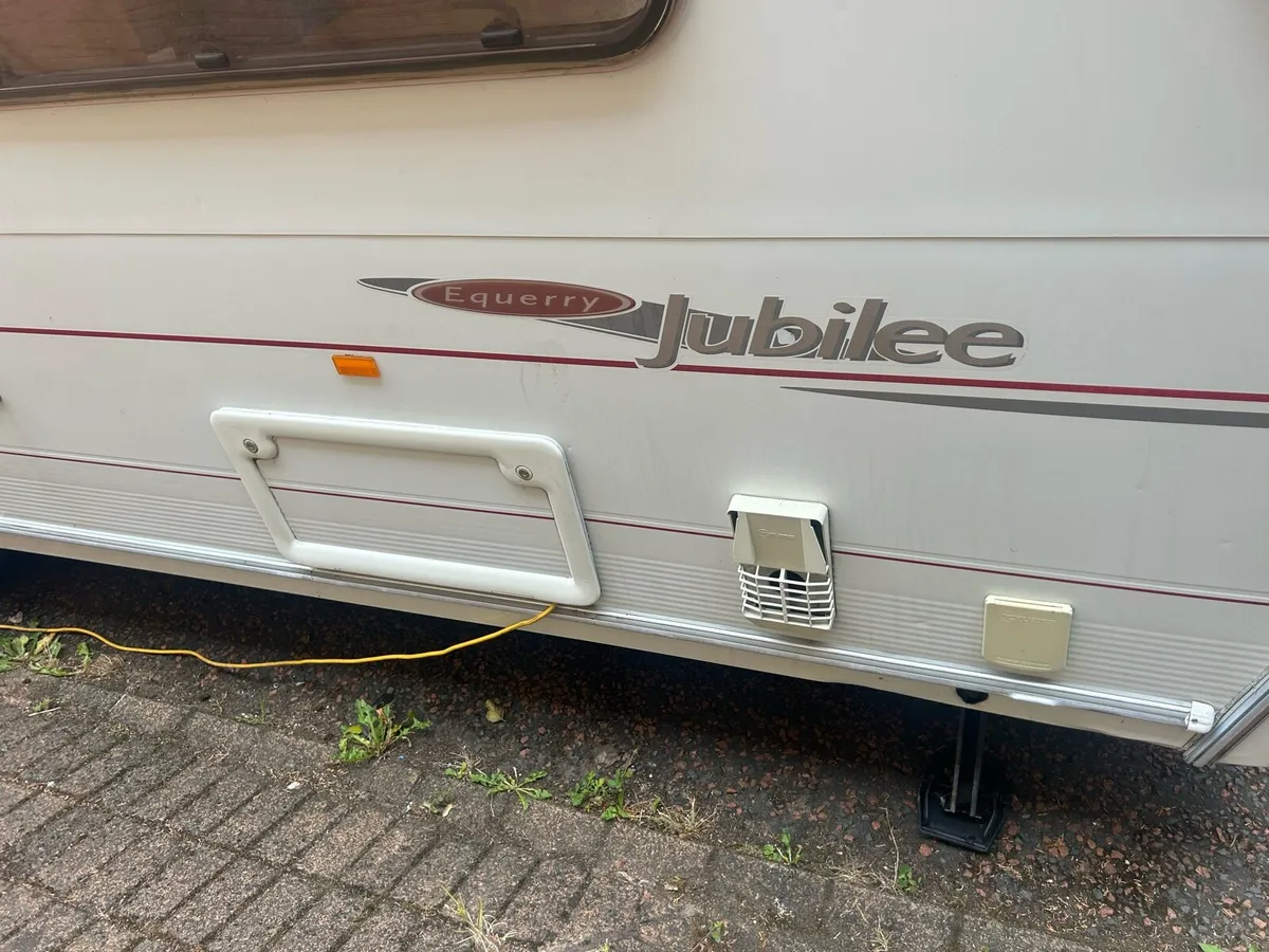 SWIFT ACE JUBILEE 6 BERTH 2005 - Image 4