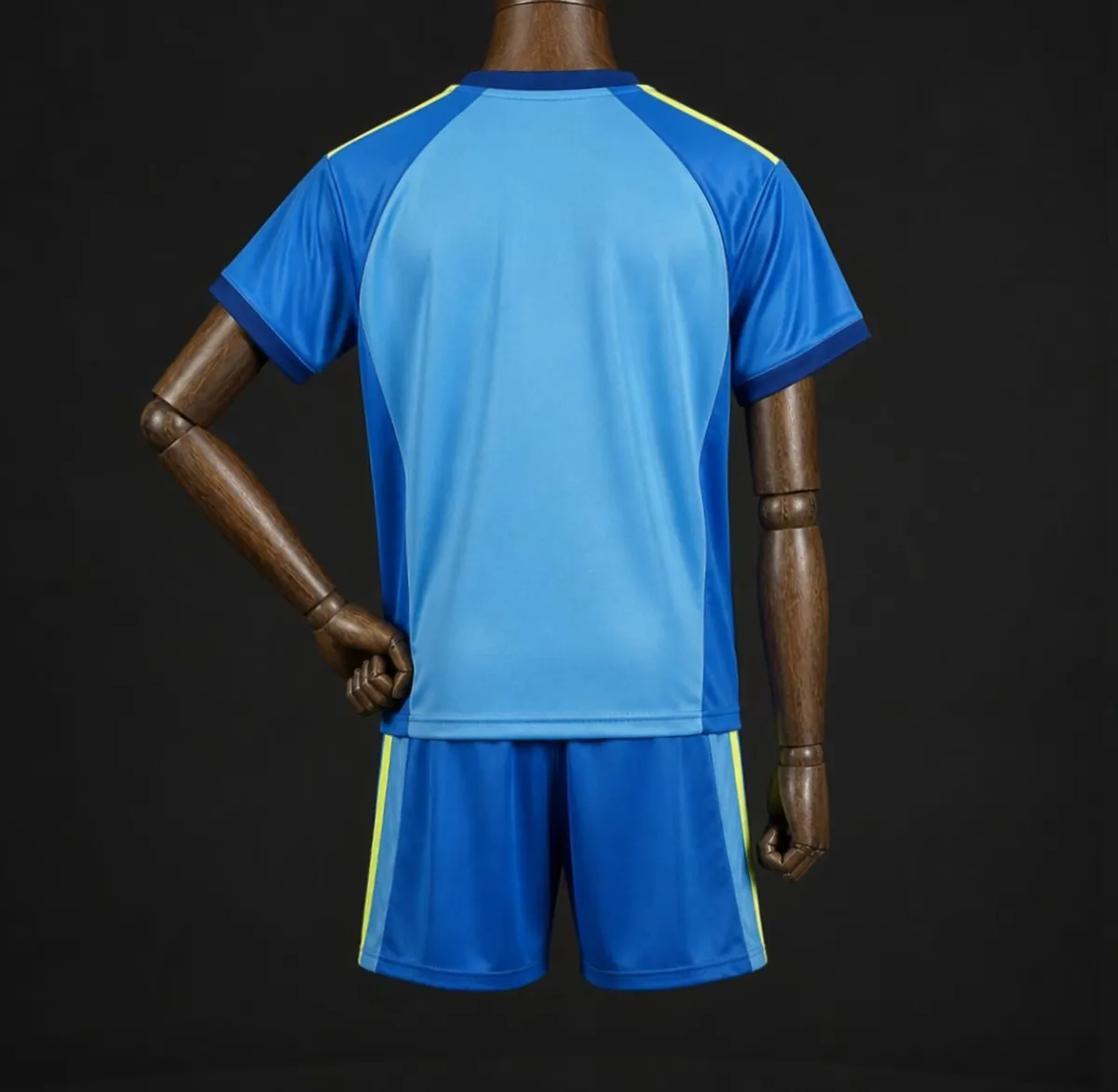 Leeds united goalkeeper kids kit - Image 2