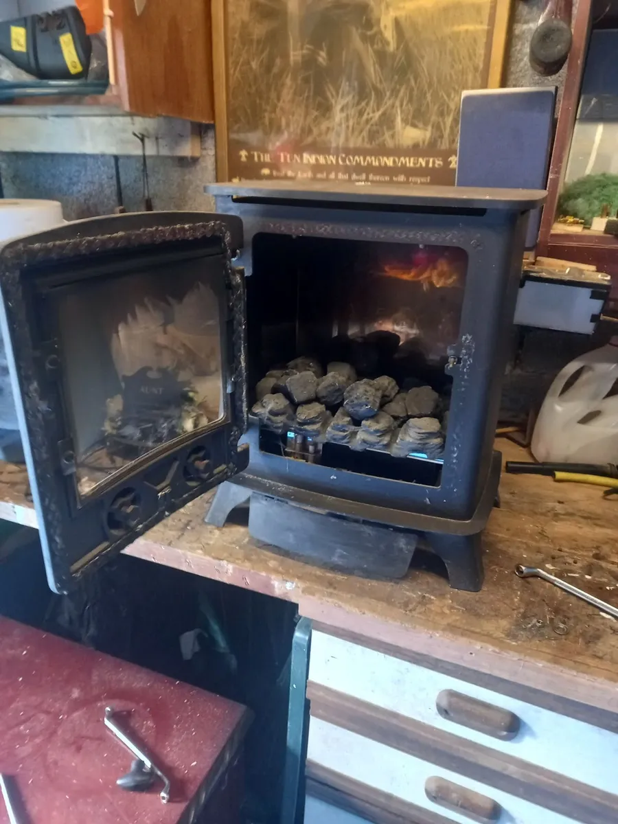 Yeoman Gas Stove - Image 1