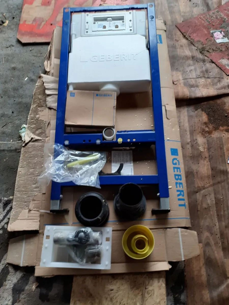 Geberit floating toilet - Image 1