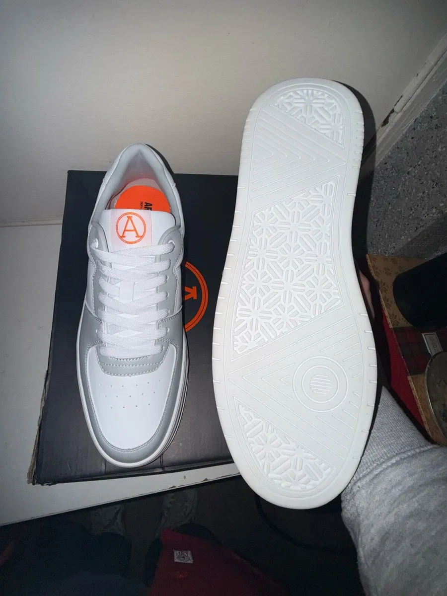 Runners - Image 1