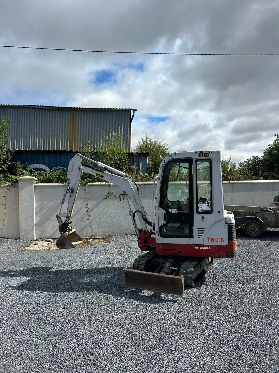Takeuchi 1.7 ton digger - Image 1