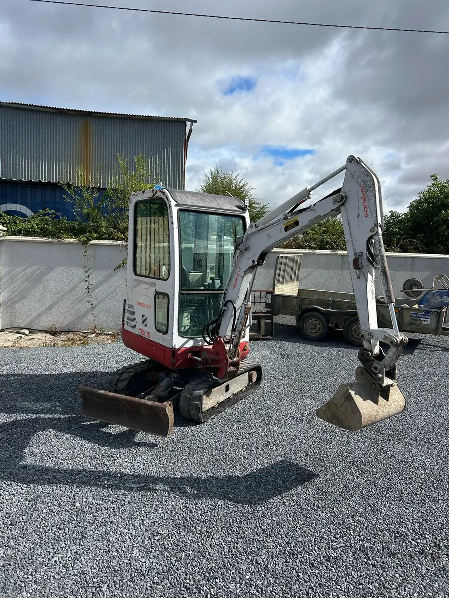 Takeuchi 1.7 ton digger - Image 2