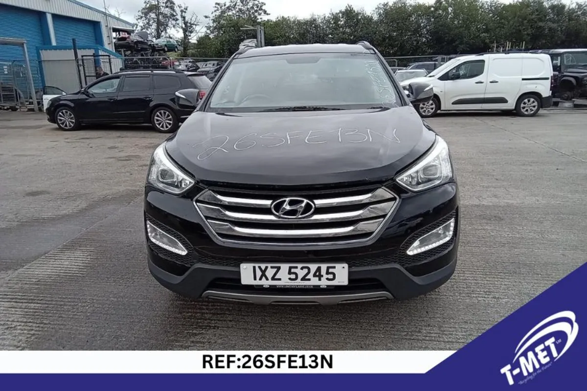 2013 HYUNDAI SANTA FE BREAKING FOR PARTS - Image 2
