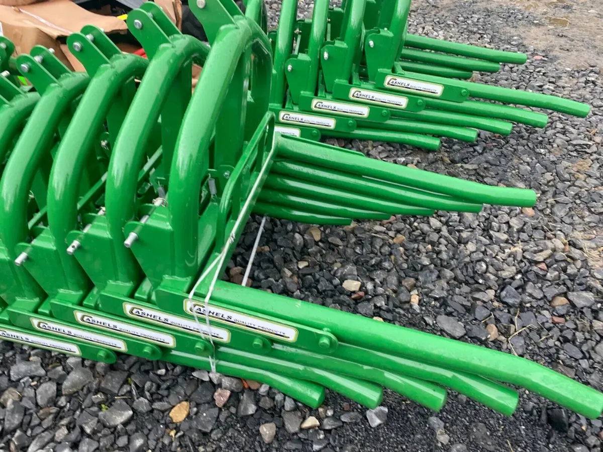 Cashels Bale Handler [ON SALE] - Image 2
