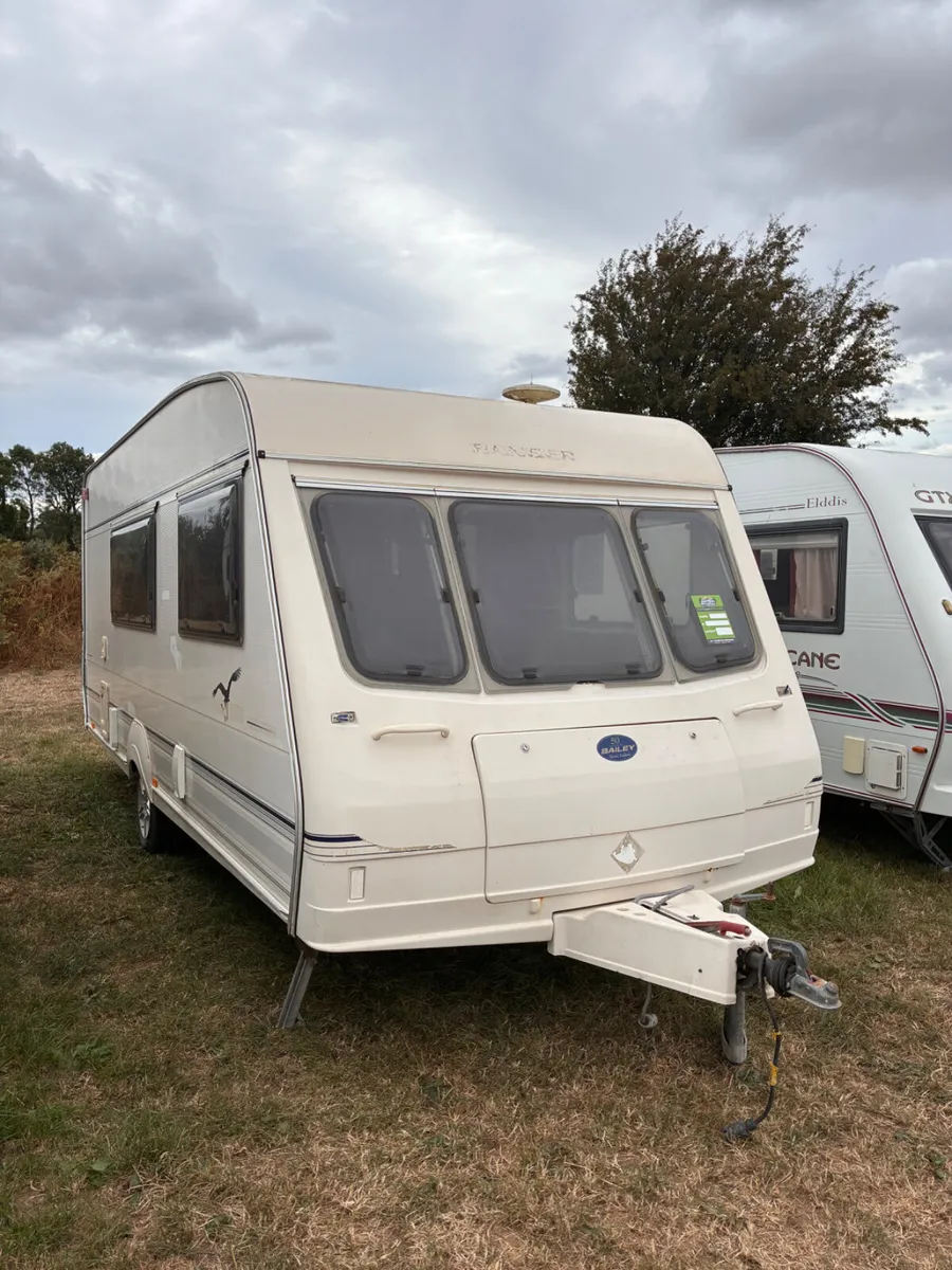 4 Bert Caravan - Image 1