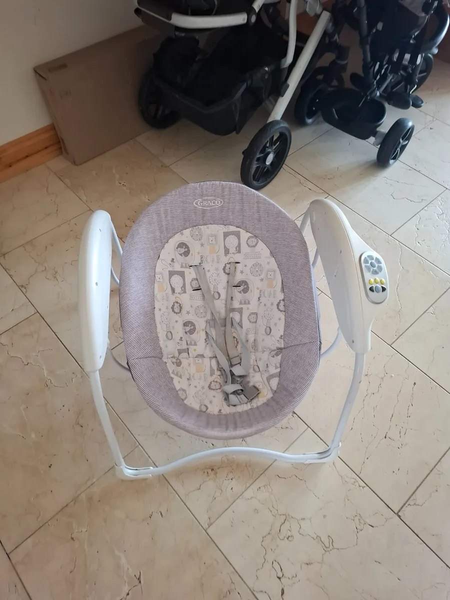 Battery operated Graco baby swing - Image 1