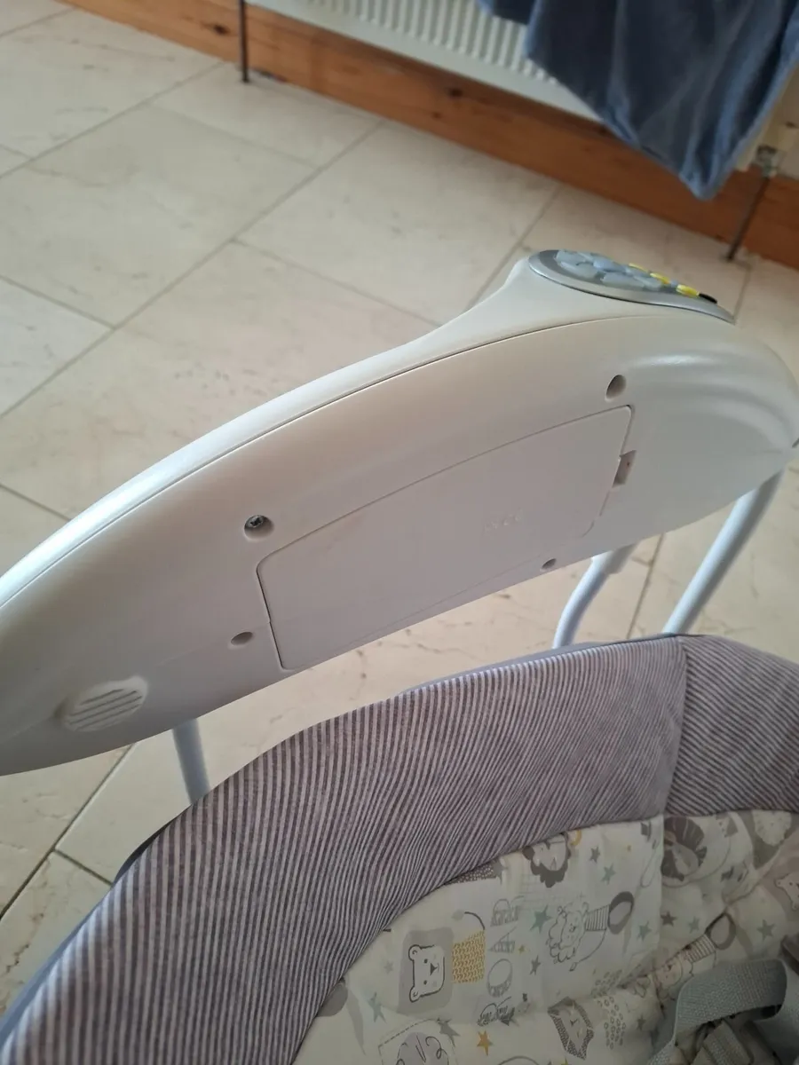 Battery operated Graco baby swing - Image 4