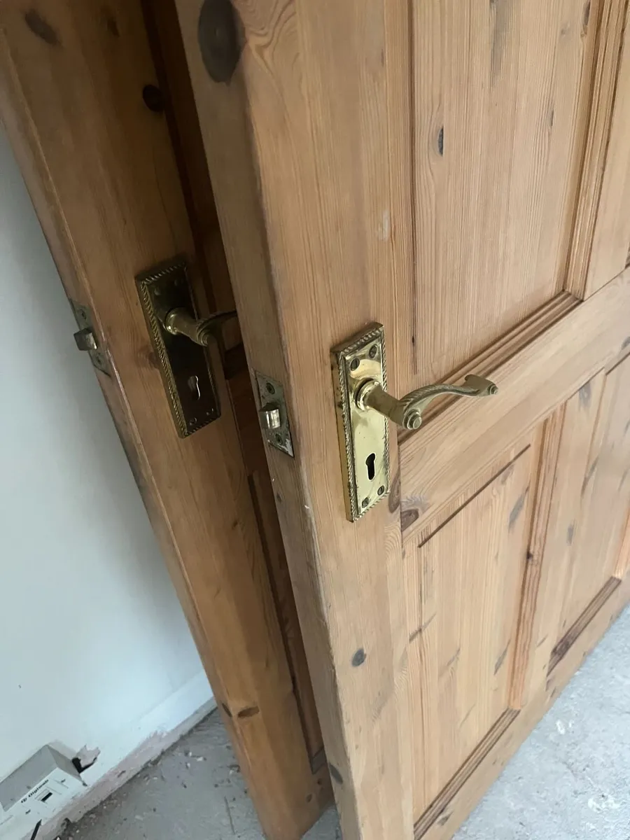 11no. Solid Pine Doors - Image 2