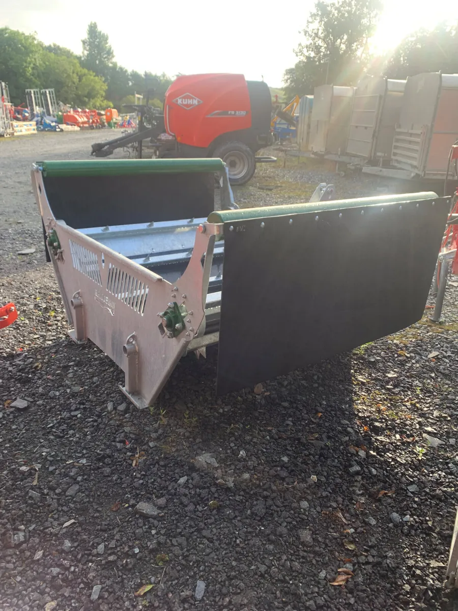 Bridgeway feeder - Image 1