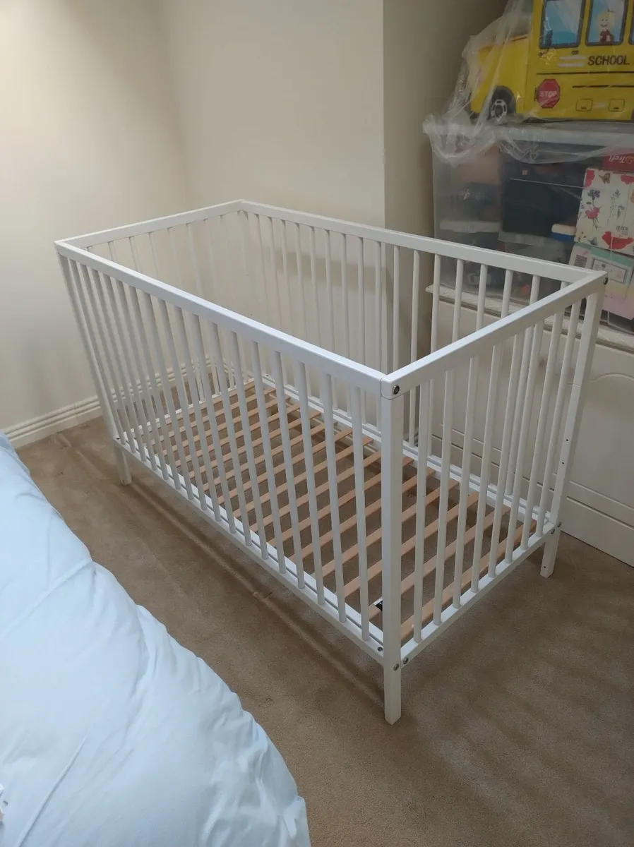 Baby cot - Image 2