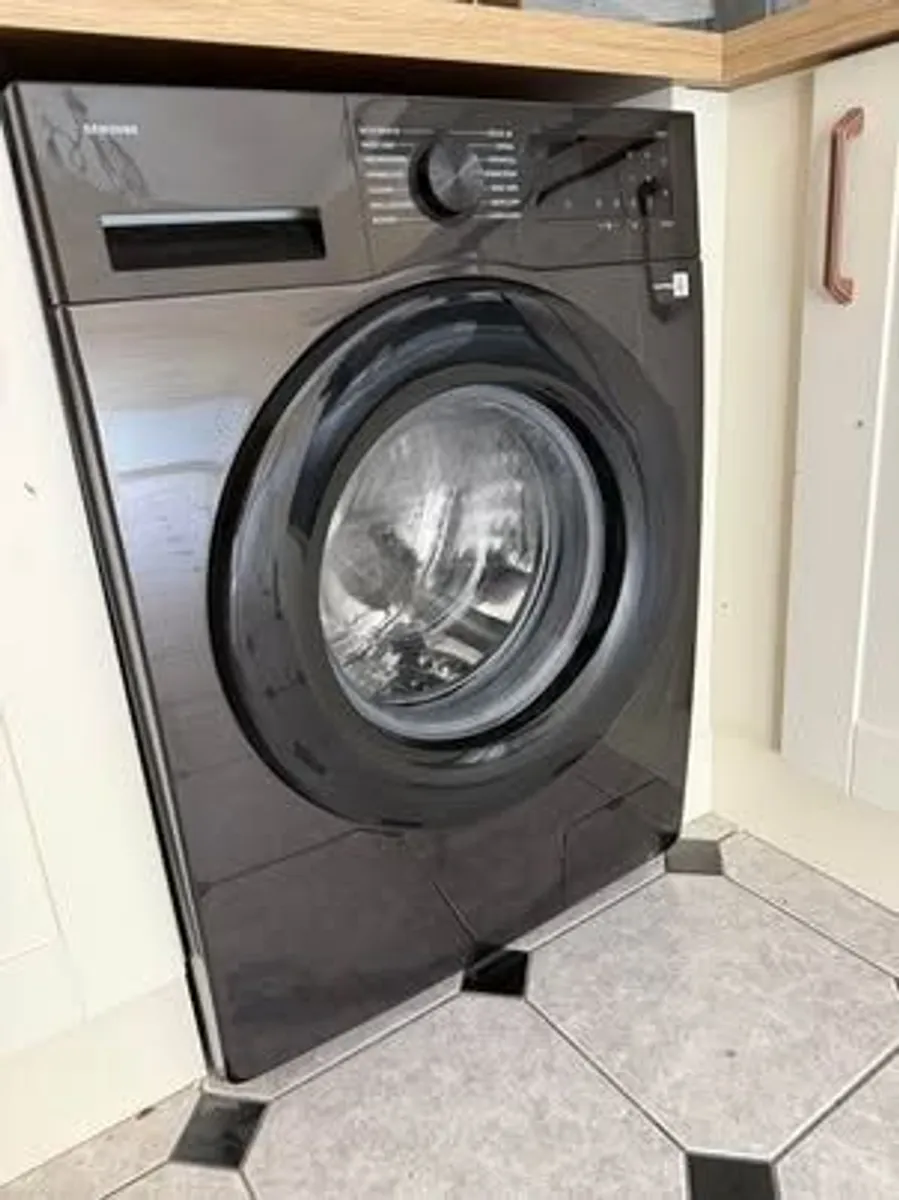 Washing Machine Series 5 Ai Energy 9kg - Black - Image 1