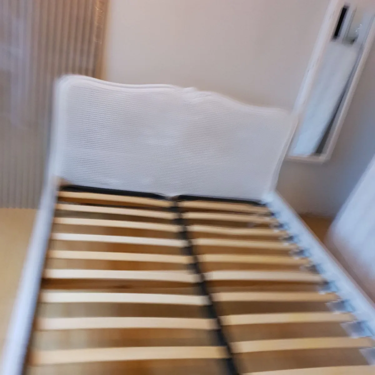 King bed - Image 1