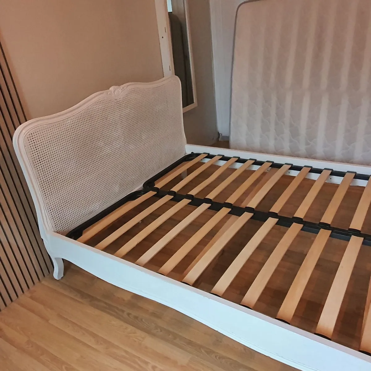 King bed - Image 4