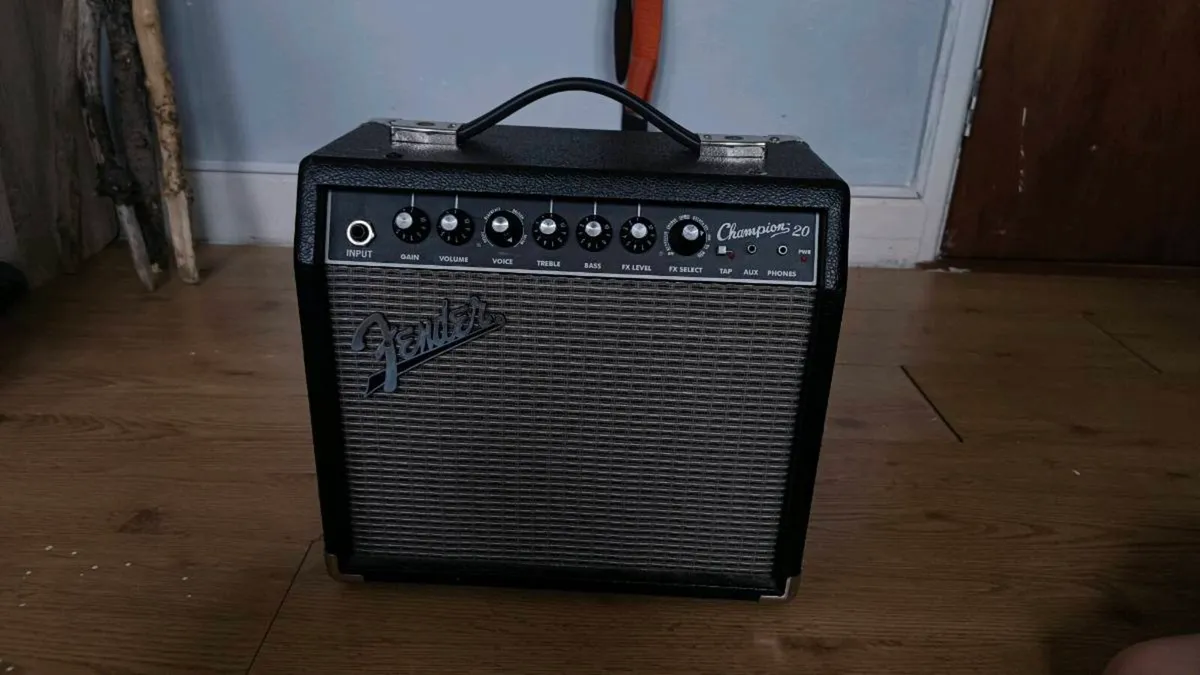 Fender Champion 20 - Image 1