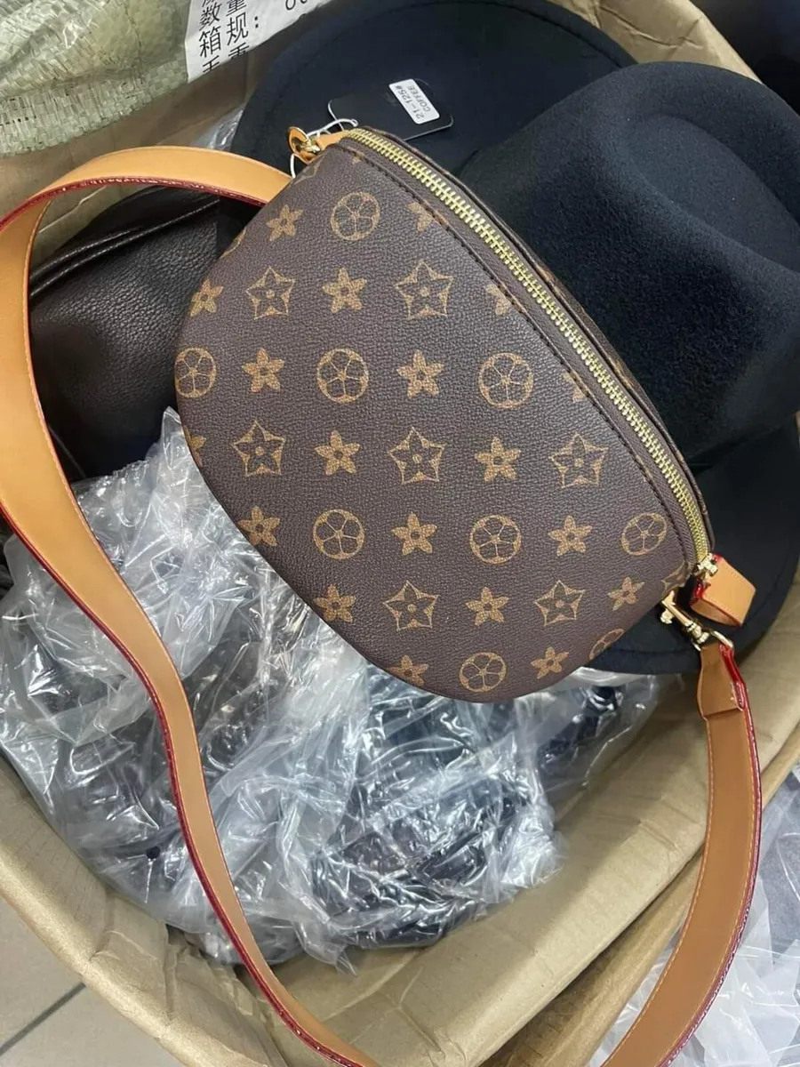 Brown patterned kidney bag - Image 4