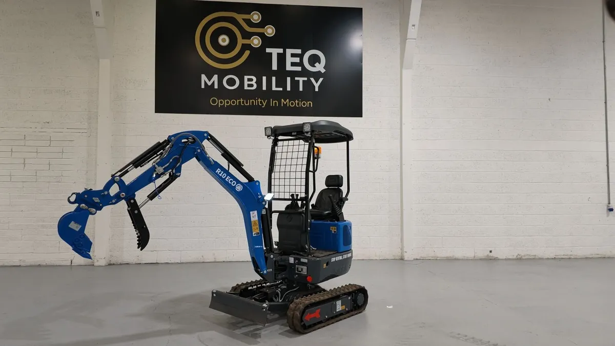 Rippa R10 Mini Digger Excavator - Image 1
