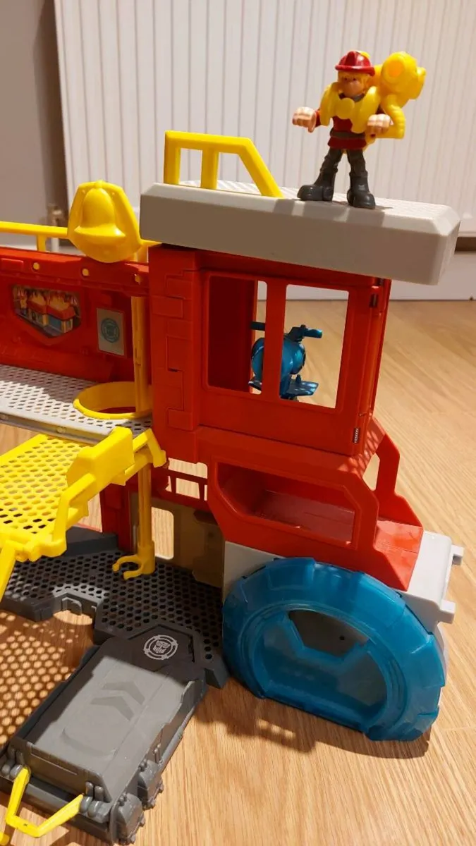 Transformers Fire Station - Image 4