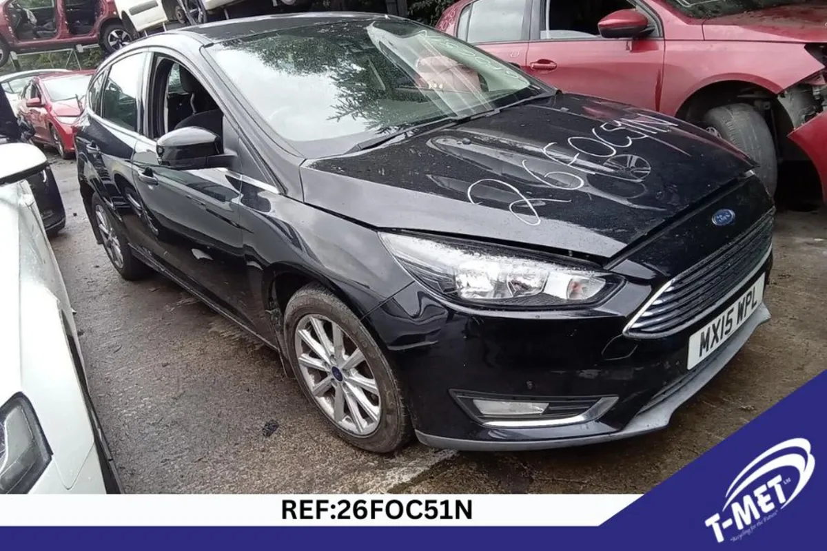 2015 FORD FOCUS BREAKING FOR PARTS - Image 1