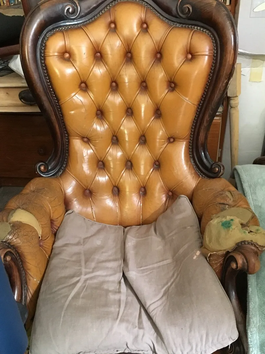 Couch and two chairs, ideal for upcycling project - Image 2