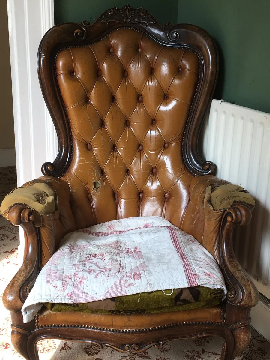 Couch and two chairs, ideal for upcycling project - Image 3