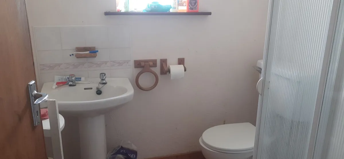 Renting a 3 bedroom house - Image 2