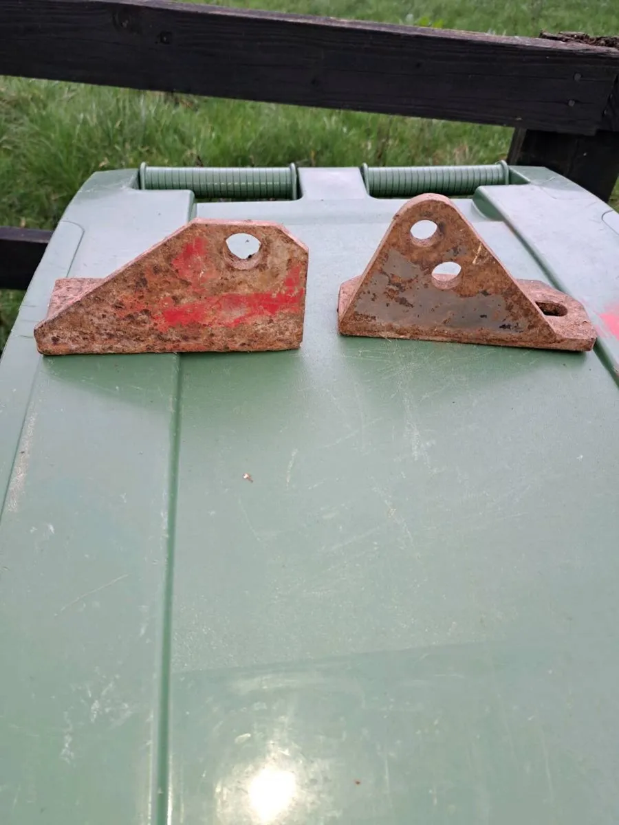 2 Massey  35 stabilizer  brackets - Image 2