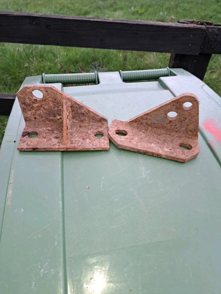2 Massey  35 stabilizer  brackets - Image 3