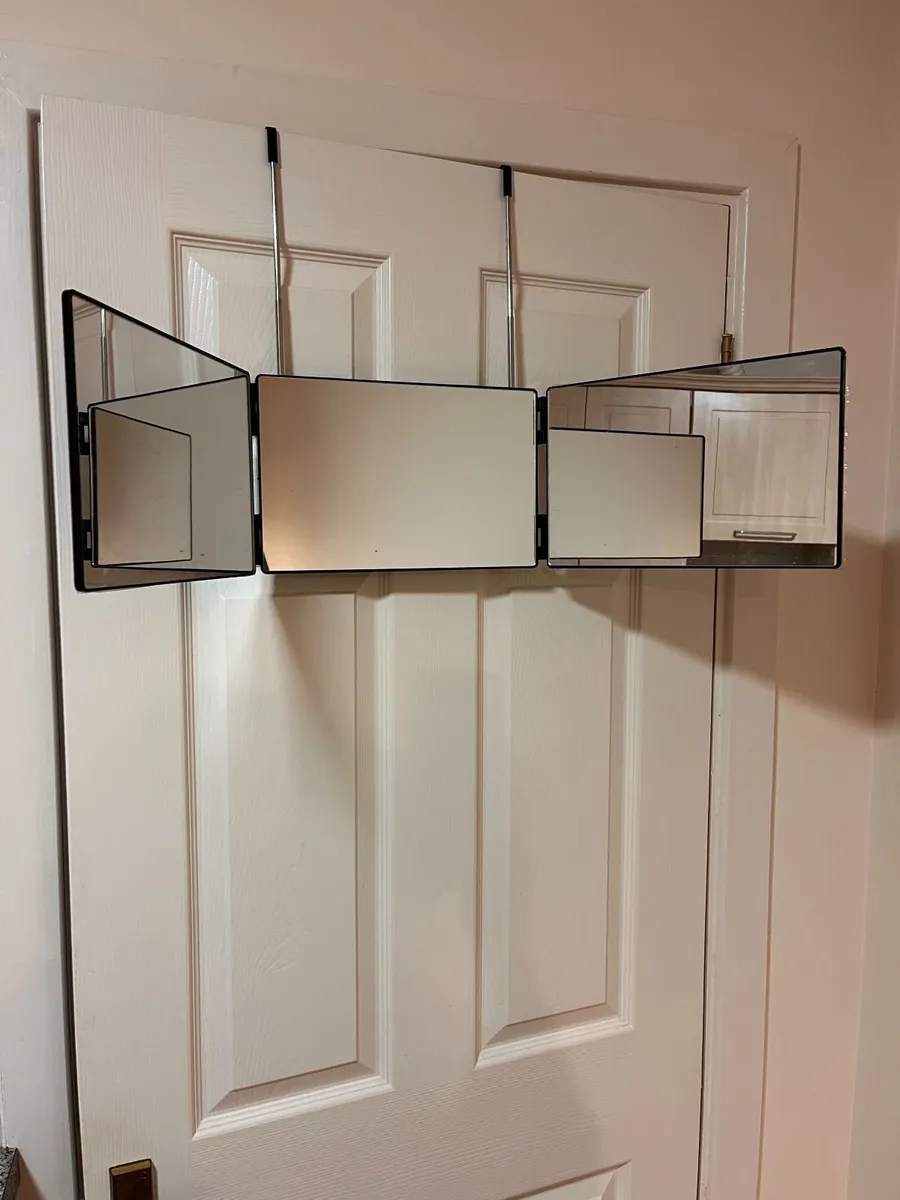 Lipfisbarbershop 360 Mirror - Image 3