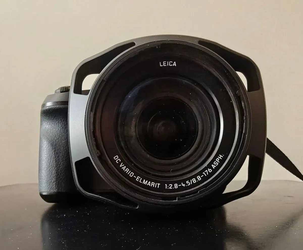 Panasonic FZ 2000 - Image 4
