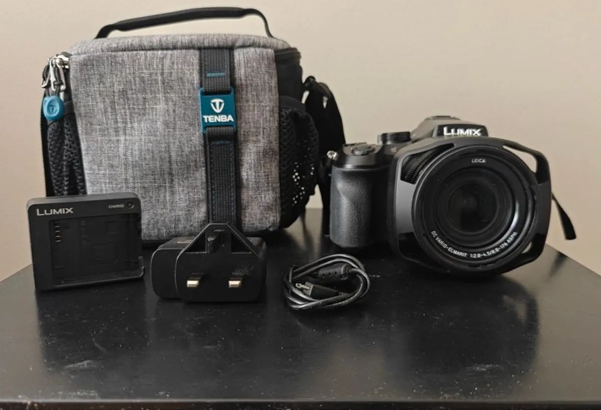 Panasonic FZ 2000 - Image 1