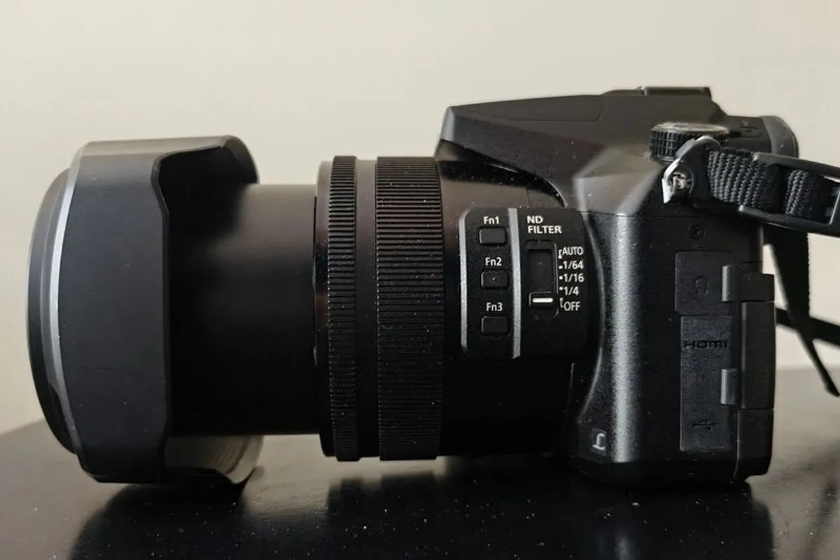 Panasonic FZ 2000 - Image 2