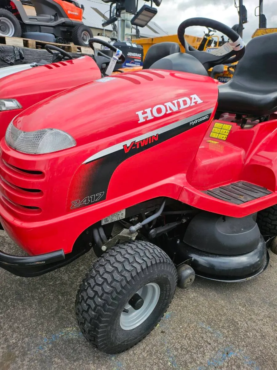 2018 Honda 2417 V Twin Ride on Lawnmower Tractor - Image 3